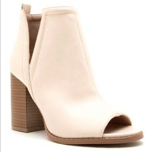 New Qupid size 8 Brammer Bone booties 3.25” heel